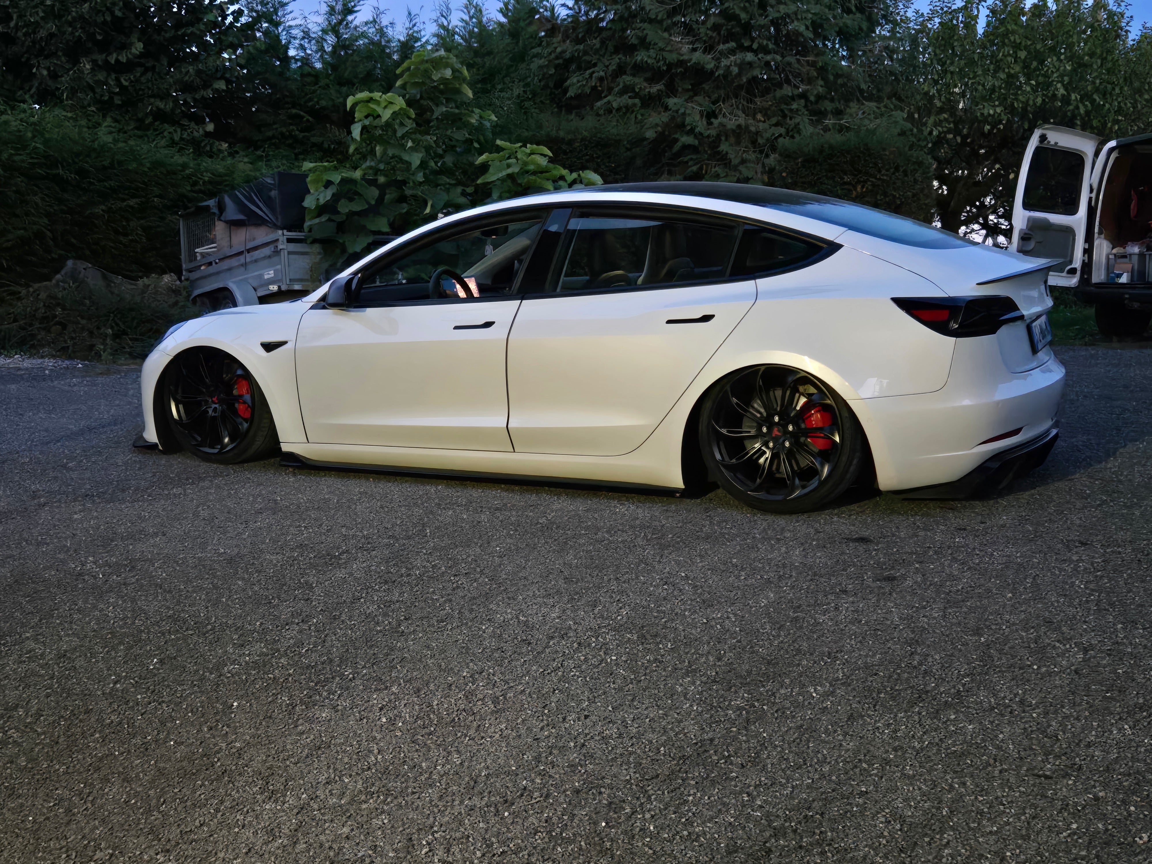 Airmext Air Ride Kit for Tesla Model 3 (2-wheel drive) (2017+), Air Suspension