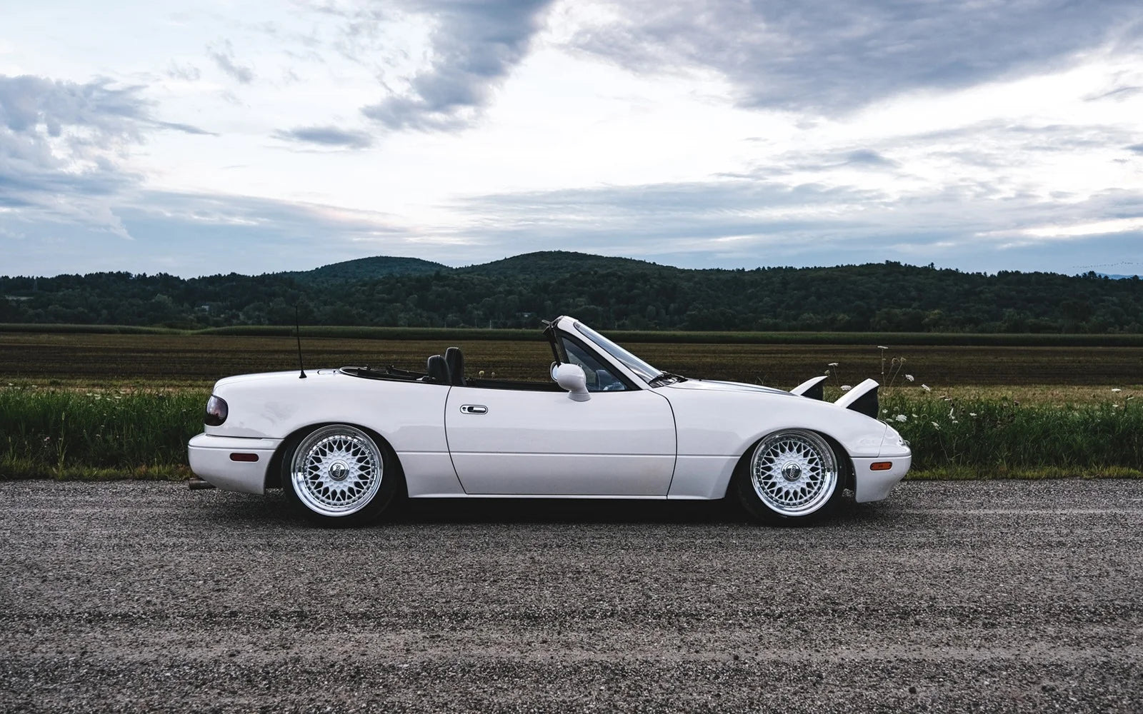 Bag Riders super-low rear air suspension for Mazda MX-5 Miata NA/NB