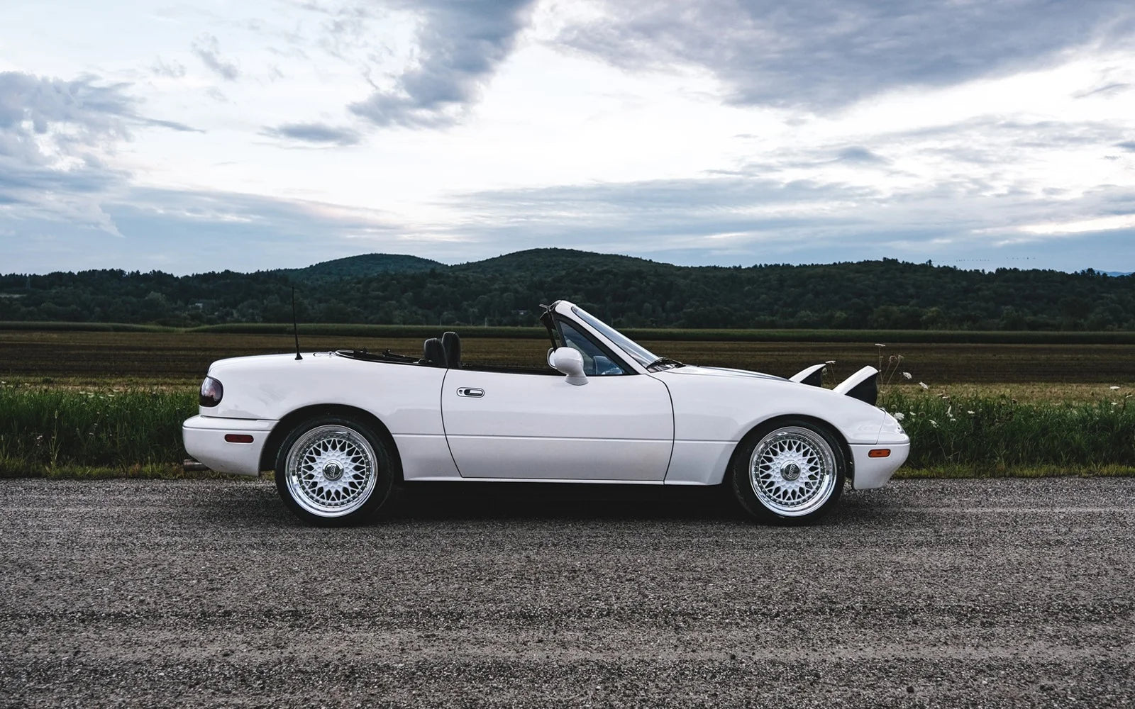 Bag Riders super-low rear air suspension for Mazda MX-5 Miata NA/NB