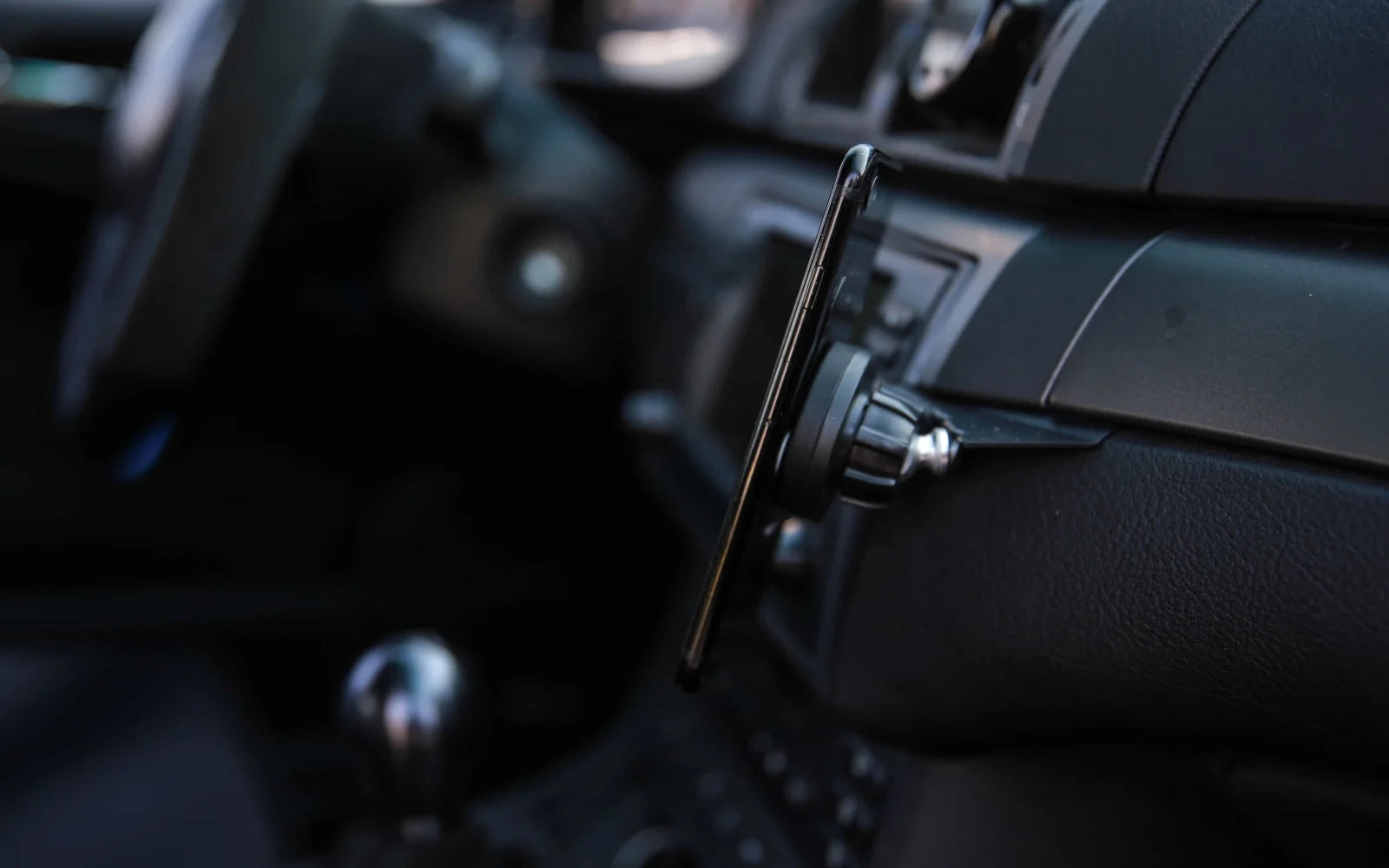 Rennline BWM E46 ExactFit Magnetic Controller Mount