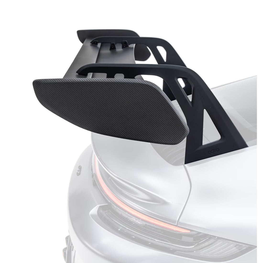 Karbonowy spojler Adro AT-P „Swan Neck” do Porsche 992 GT3 – widok 2