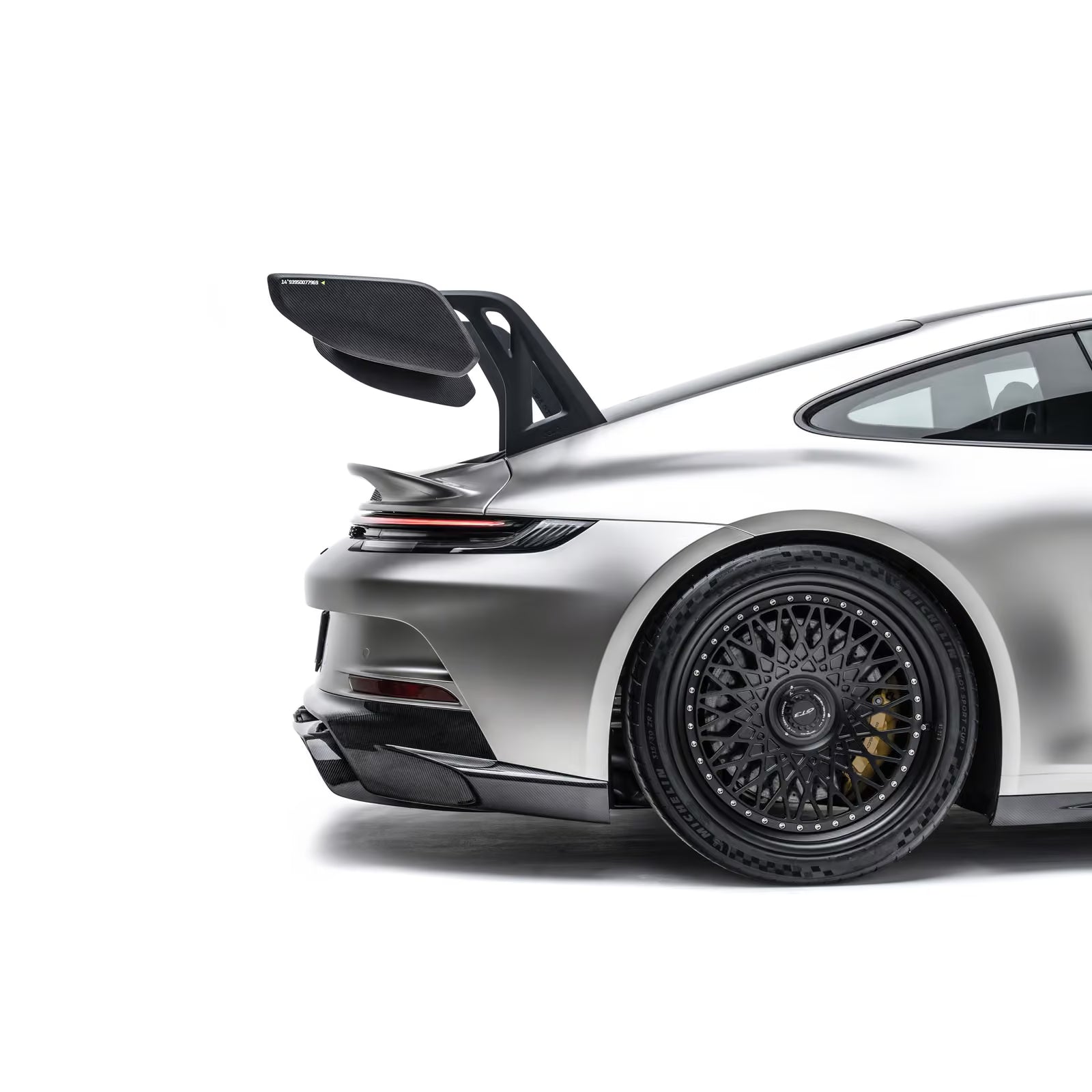 Aileron Adro AT-P "Swan Neck" en Carbone pour Porsche 992 GT3