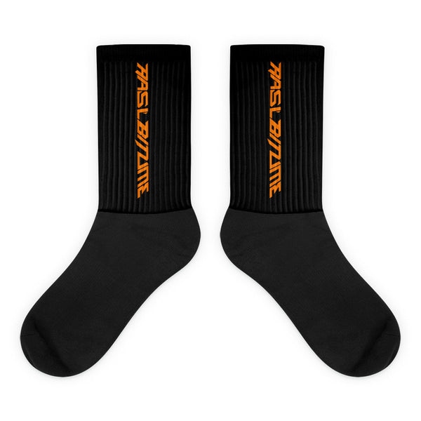 Orange Socken aus Bitumen