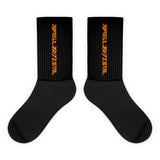 Orange Socken aus Bitumen